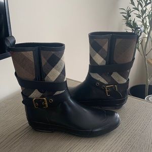 Burberry ankle rainboots